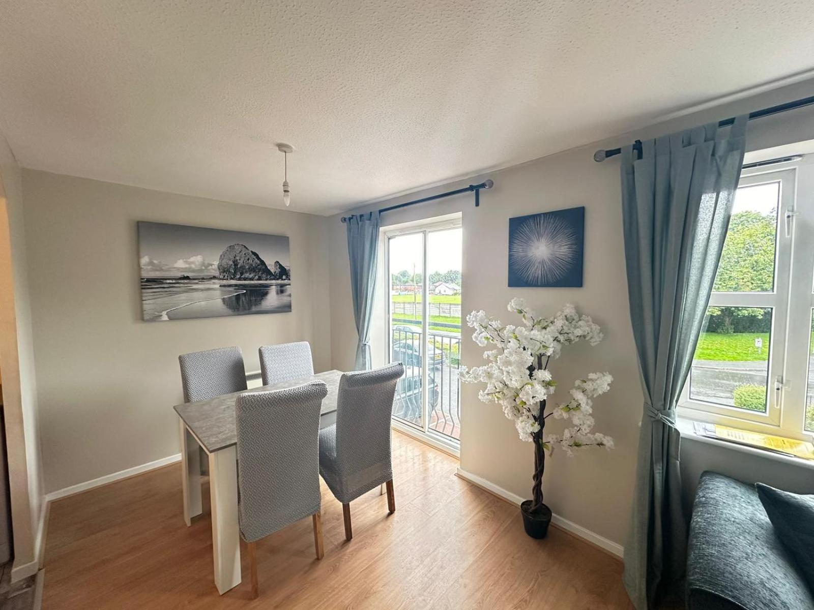 Lovely 2 Dbl Bed Apartment Near Heaton Park And North Manchester Hospital With Parking Exterior photo